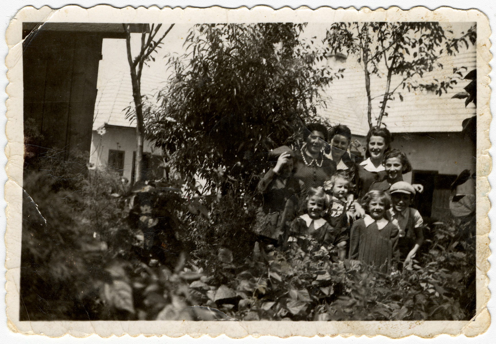 Women and young children laughing, July 1926