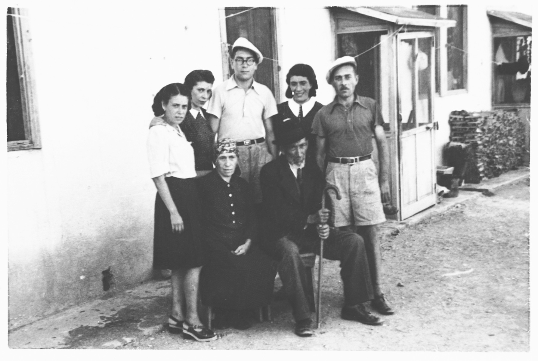 A family interned in Ferramonti di Tarsi
