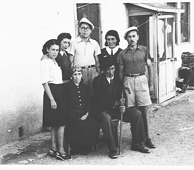 A family interned in Ferramonti di Tarsi