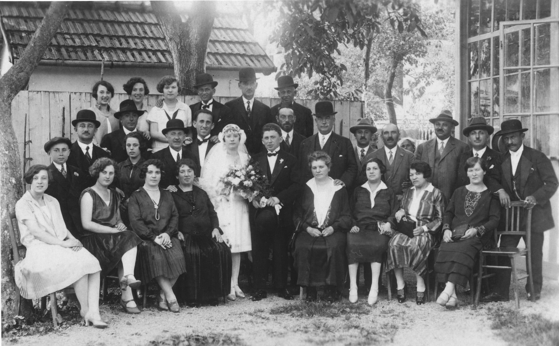 Jewish wedding attendants, 1935