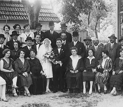 Jewish wedding attendants, 1935