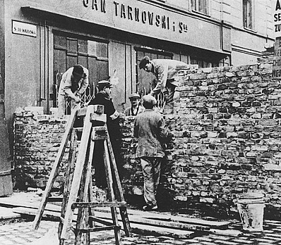 Walling Off Warsaw Ghetto